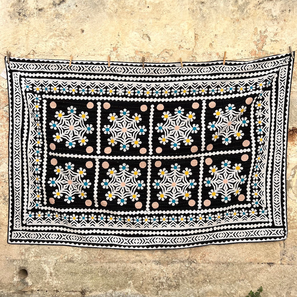 Indian Cutwork Embroidered Quilt new N. 8